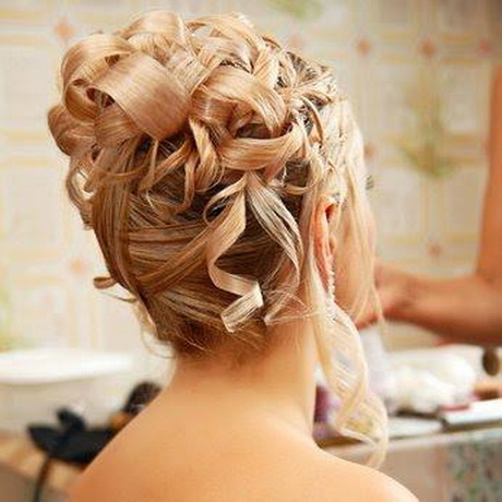 chignon-avec-boucle-89 Chignon avec boucle