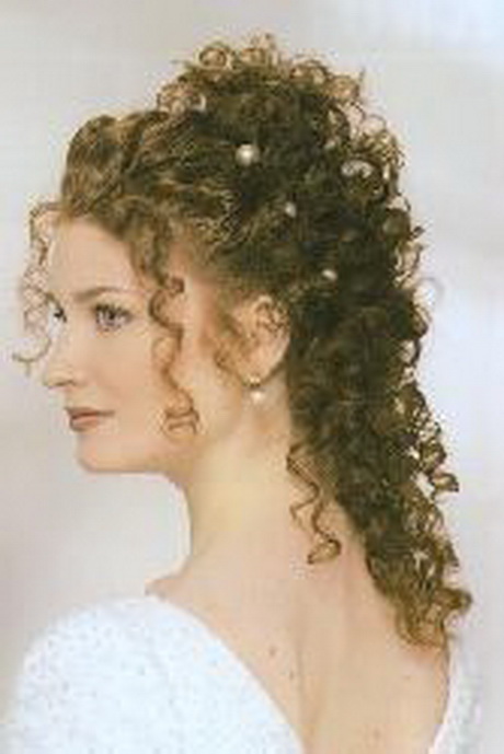 chignon-mariage-cheveux-boucls-46-7 Chignon mariage cheveux bouclés