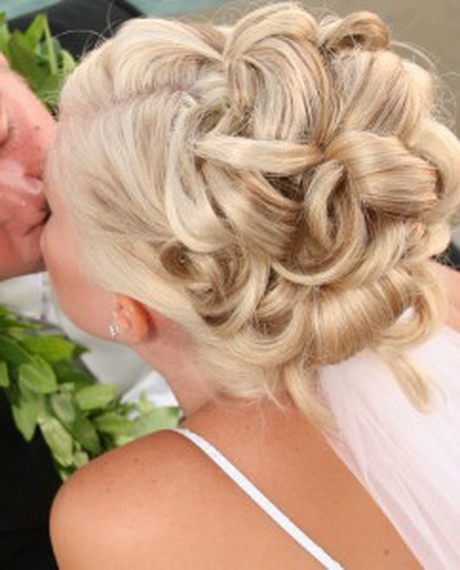 coiffure-marie-chignon-romantique-84-2 Coiffure mariée chignon romantique