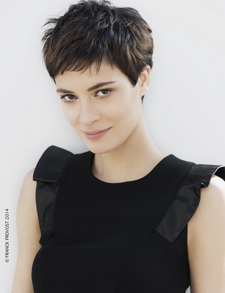 couper-cheveux-courts-femme-94-14 Couper cheveux courts femme