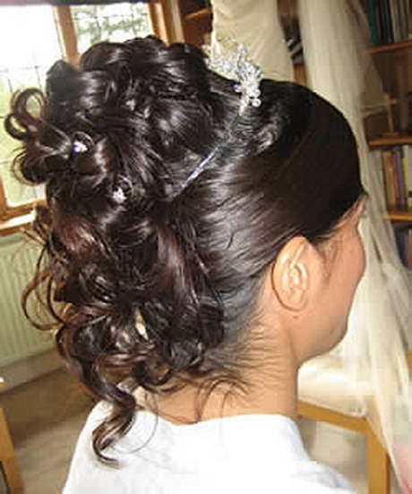 coiffure-chignon-boucl-44_3 Coiffure chignon bouclé