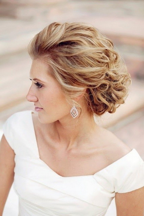 chignon-flou-cheveux-long-17 Chignon flou cheveux long