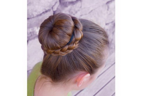 coiffure-chignon-donut-58_16 Coiffure chignon donut