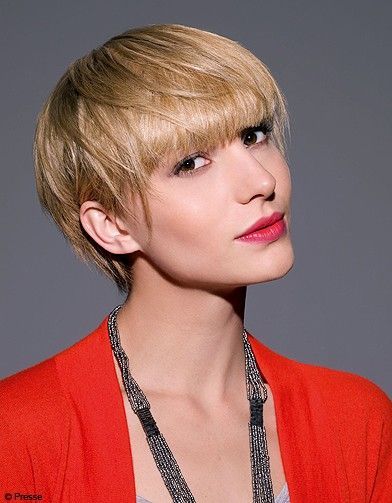coupe-de-cheveux-courte-asymetrique-femme-2023-12 Coupe de cheveux courte asymétrique femme 2023