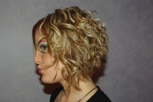 carre-plongeant-long-cheveux-frises-90_20 Carre plongeant long cheveux frises