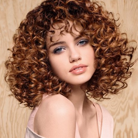 cheveux-boucls-coiffure-tendance-16 Cheveux bouclés coiffure tendance