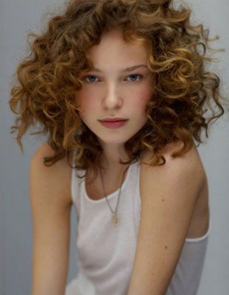 coupe-courte-femme-cheveux-boucls-78_12 Coupe courte femme cheveux bouclés