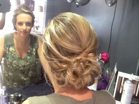 coiffure-chignon-lache-27_6 Coiffure chignon lache