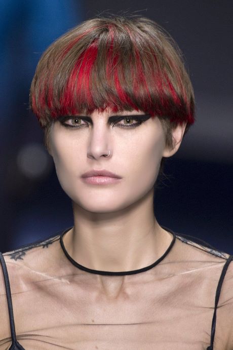 coupe-de-cheveux-courte-femme-tendance-2021-32_5 Coupe de cheveux courte femme tendance 2021