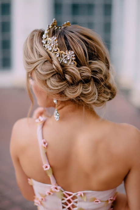 coiffure-mariage-cheveux-courts-2022-22_8 Coiffure mariage cheveux courts 2022