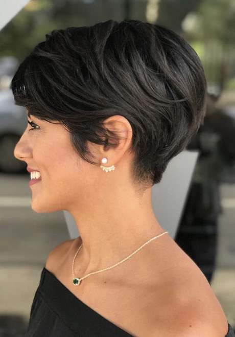 coupe-de-cheveux-courte-femme-tendance-2022-34_8 Coupe de cheveux courte femme tendance 2022