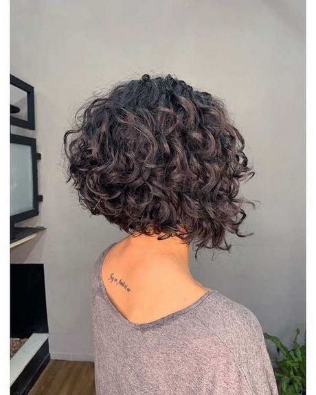 coupe-femme-cheveux-frises-2023-47_5 Coupe femme cheveux frises 2023