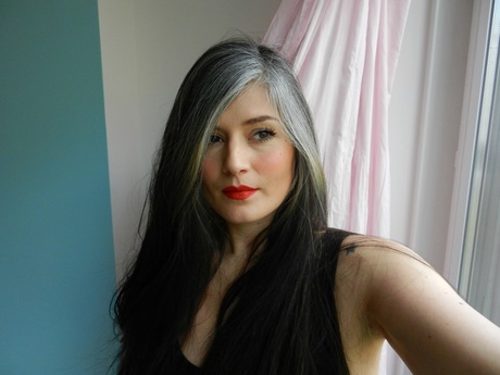cheveux-gris-jeune-femme-89_16 Cheveux gris jeune femme