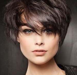 coupe-femme-courte-visage-rond-44_9 Coupe femme courte visage rond
