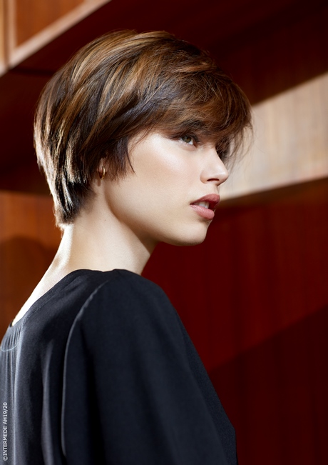 modele-coupe-cheveux-court-femme-2020-34 Modele coupe cheveux court femme 2020