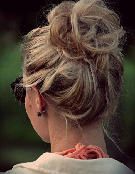 chignon-cheveux-mi-long-boucle-38_9 Chignon cheveux mi long bouclé