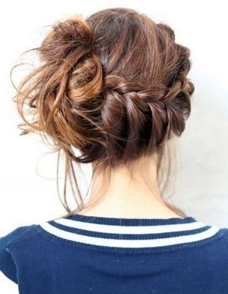 chignon-decoiffe-haut-76_16 Chignon décoiffé haut