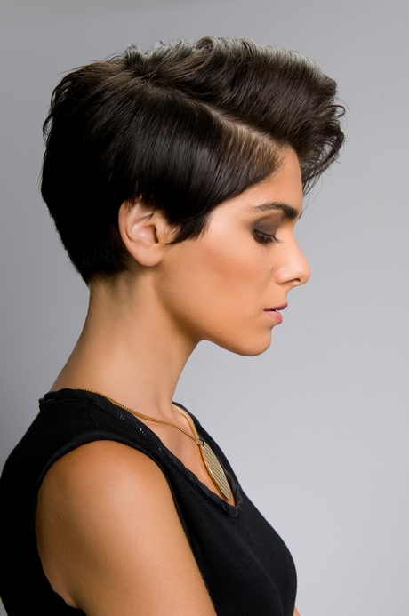 chignon-rock-top-tendance-75_15 Chignon rock top tendance