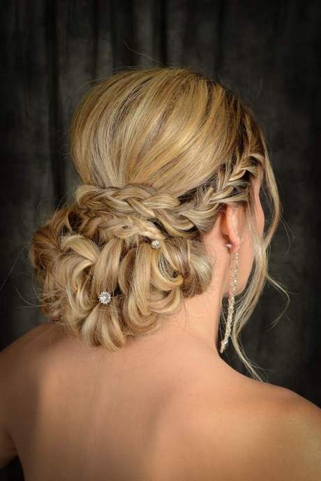 coiffure-chignon-bas-tresse-31_3 Coiffure chignon bas tressé