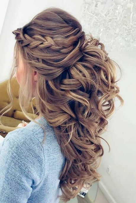 coiffure-mariage-cheveux-frises-mi-long-54_5 Coiffure mariage cheveux frisés mi long