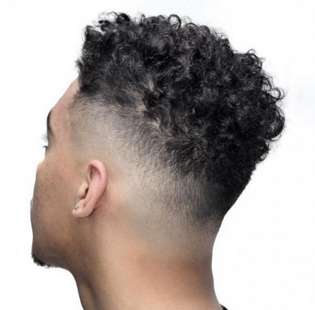 dgrad-cheveux-friss-homme-10_19 Dégradé cheveux frisés homme