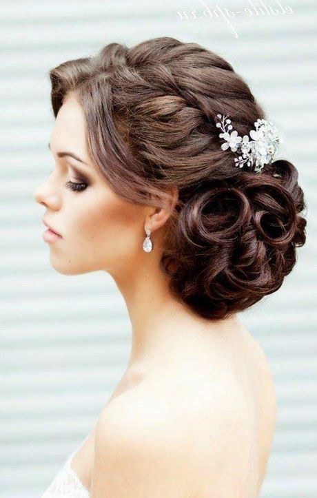 coiffure-mariage-cheveux-boucles-attaches-25_4 Coiffure mariage cheveux bouclés attachés