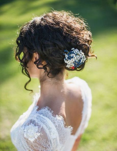 coiffure-mariage-cheveux-boucles-attaches-25_9 Coiffure mariage cheveux bouclés attachés
