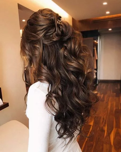 coiffure-mariage-2023-cheveux-long-89_8-14 Coiffure mariage 2023 cheveux long