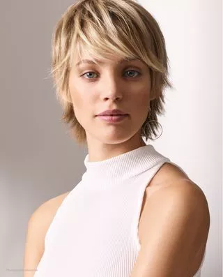 coupe-courte-femme-cheveux-frises-2023-35_6-16 Coupe courte femme cheveux frisés 2023