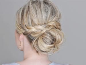 chignon-bas-cheveux-mi-long-87_15 Chignon bas cheveux mi long