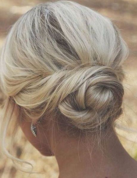 chignon-bas-cheveux-mi-long-87_3 Chignon bas cheveux mi long