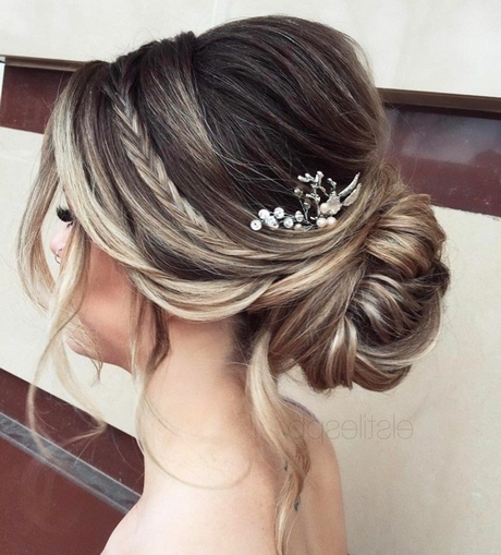 chignon-bas-cheveux-mi-long-87_6 Chignon bas cheveux mi long