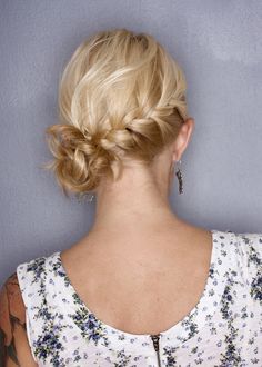 chignon-bas-cheveux-mi-long-87_9 Chignon bas cheveux mi long