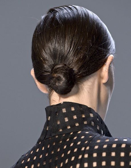 chignon-bas-sur-cheveux-court-93_10 Chignon bas sur cheveux court