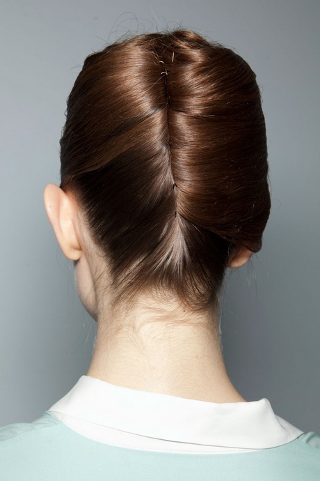 chignon-bas-sur-cheveux-court-93_8 Chignon bas sur cheveux court