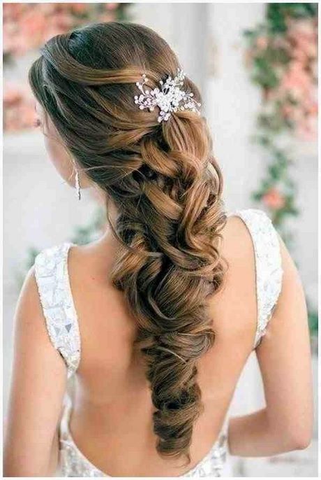 chignon-cheveux-tres-long-99_17 Chignon cheveux tres long