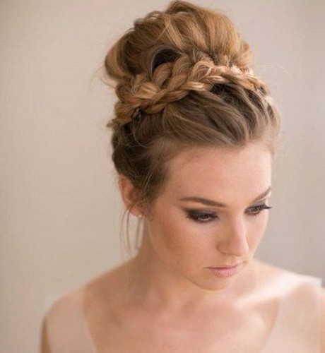 chignon-pour-femme-50-ans-37_18 Chignon pour femme 50 ans