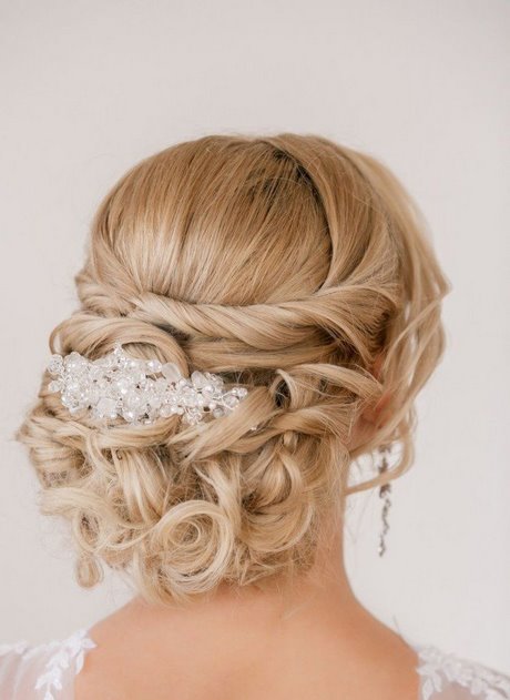 chignon-sur-cheveux-long-86 Chignon sur cheveux long