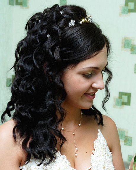 coiffure-cheveux-boucles-mi-long-mariage-29_6 Coiffure cheveux bouclés mi long mariage