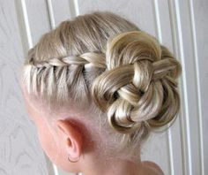 coiffure-de-mariage-petite-fille-10_14 Coiffure de mariage petite fille