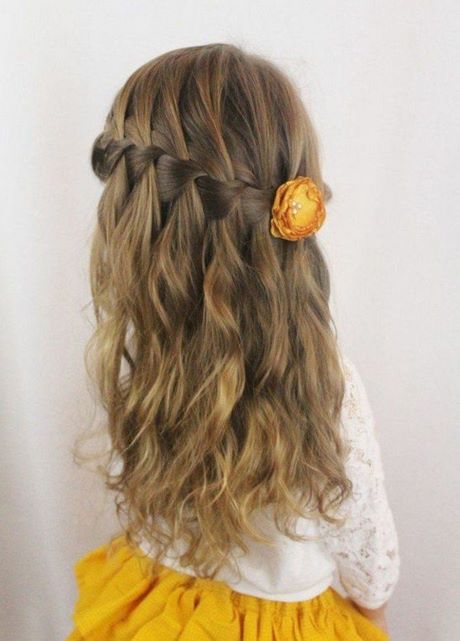 coiffure-petite-fille-cheveux-long-mariage-12 Coiffure petite fille cheveux long mariage