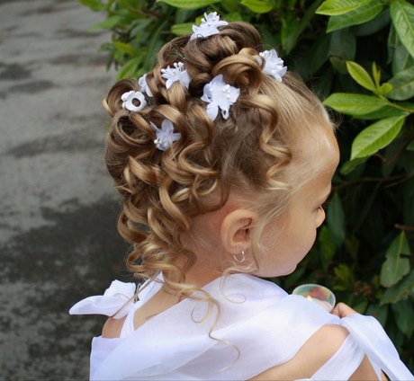 coiffure-petite-fille-cheveux-long-mariage-12_14 Coiffure petite fille cheveux long mariage