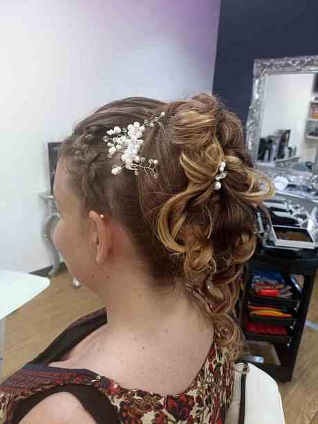 chignon-tendance-mariage-2022-65_6 Chignon tendance mariage 2022