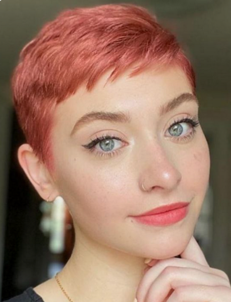 coupe-courte-et-couleur-tendance-2022-89 Coupe courte et couleur tendance 2022