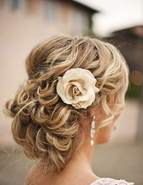 coiffure-mariage-chignon-boucl-65_2 Coiffure mariage chignon bouclé