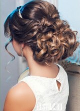 coiffure-marie-chignon-boucl-82 Coiffure mariée chignon bouclé