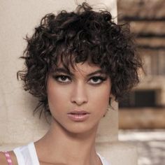 coupe-courte-cheveux-boucls-femme-38_4 Coupe courte cheveux bouclés femme