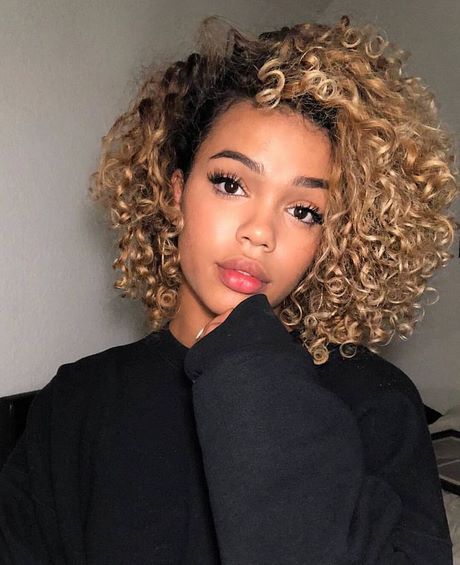 Cheveux court curly - beauté et style