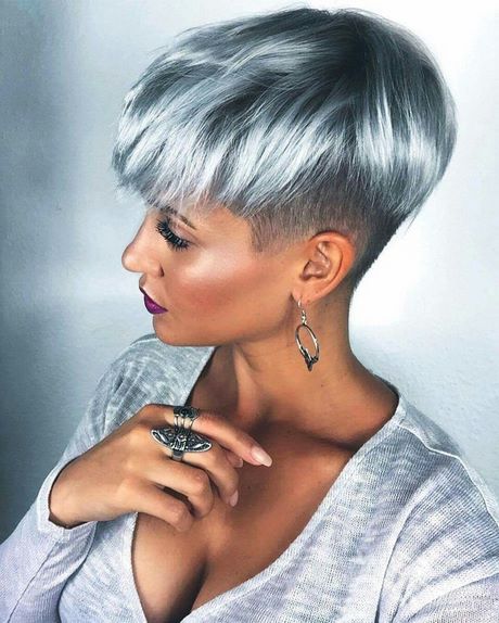 cheveux-court-femme-gris-67_10 Cheveux court femme gris