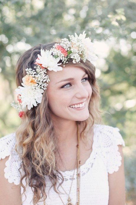 coiffure-avec-couronne-de-fleurs-cheveux-mi-long-80_10 Coiffure avec couronne de fleurs cheveux mi long